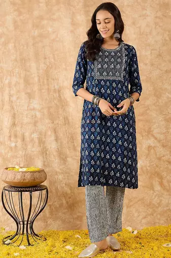 Ethnic Motifs Printed Straight Sequinned Kurta with Trousers