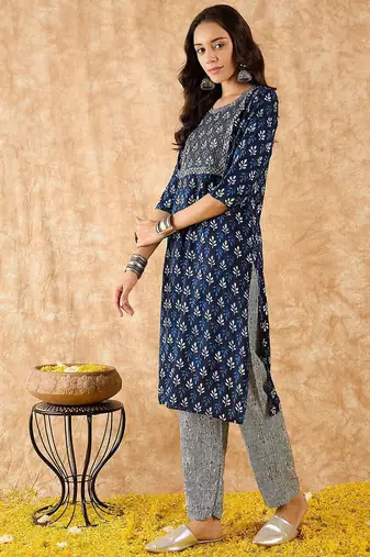 Ethnic Motifs Printed Straight Sequinned Kurta with Trousers