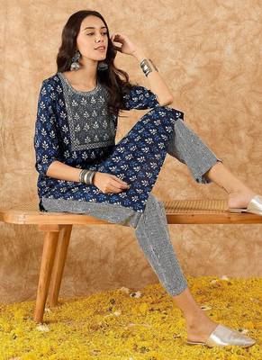 Ethnic Motifs Printed Straight Sequinned Kurta with Trousers 7