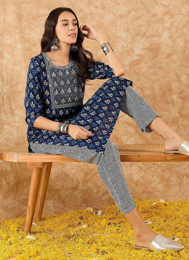 Ethnic Motifs Printed Straight Sequinned Kurta with Trousers