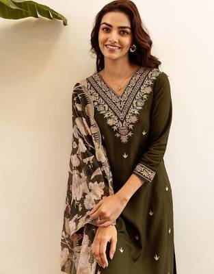 Ethnic Motifs Embroidered Regular Thread Work Kurta with Salwar & With Dupatta 1
