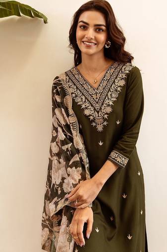 Ethnic Motifs Embroidered Regular Thread Work Kurta with Salwar & With Dupatta