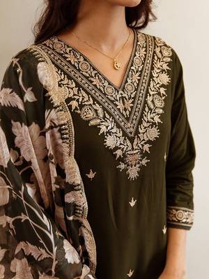 Ethnic Motifs Embroidered Regular Thread Work Kurta with Salwar & With Dupatta 3