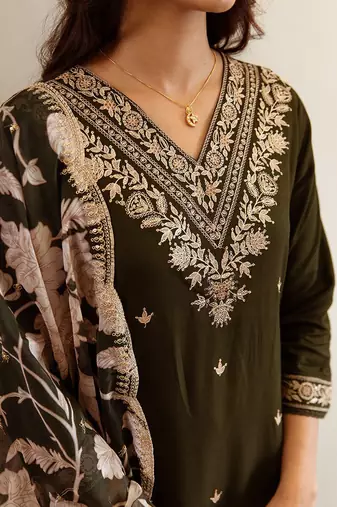 Ethnic Motifs Embroidered Regular Thread Work Kurta with Salwar & With Dupatta