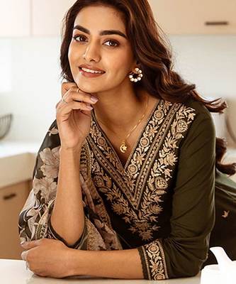 Ethnic Motifs Embroidered Regular Thread Work Kurta with Salwar & With Dupatta 6
