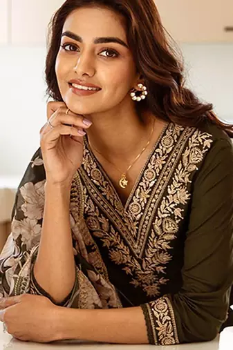 Ethnic Motifs Embroidered Regular Thread Work Kurta with Salwar & With Dupatta
