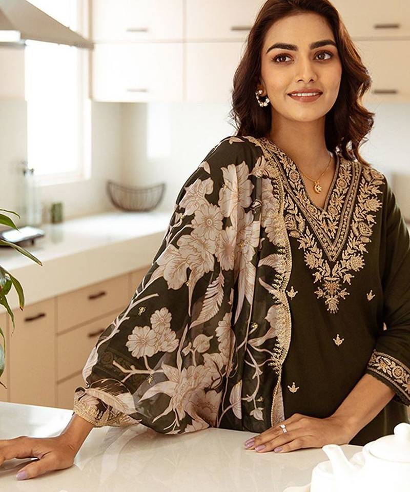 Ethnic Motifs Embroidered Regular Thread Work Kurta with Salwar & With Dupatta