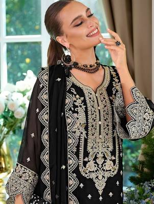 Ethnic Motifs Embroidered V-Neck Thread Work Kurta With Trousers & Dupatta 2