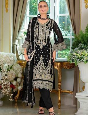 Ethnic Motifs Embroidered V-Neck Thread Work Kurta With Trousers & Dupatta 5