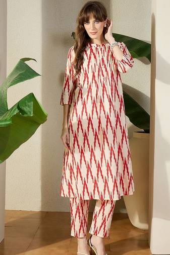 Women Ethnic Motifs Printed Pleated  Cotton Kurta with Trousers