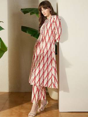 Women Ethnic Motifs Printed Pleated Pure Cotton Kurta with Trousers 5