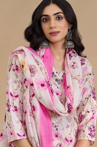 Women Floral Printed Regular Thread Work  Cotton Kurta with Trousers & With Dupatta