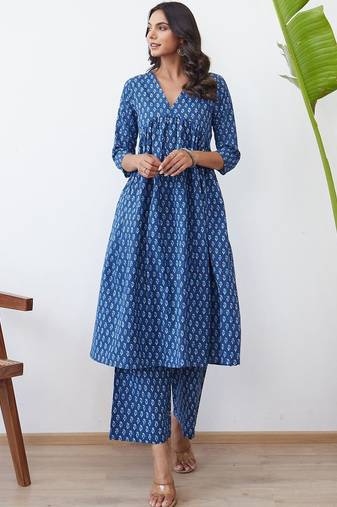 Women Ethnic Motifs Printed Empire  Cotton Kurta with Trousers