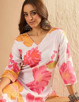Women Floral Printed Regular Kurta with Trousers 3