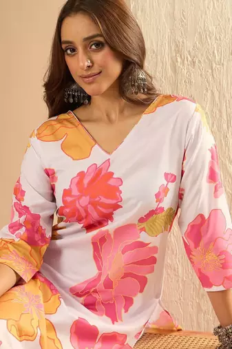 Women Floral Printed Regular Kurta with Trousers