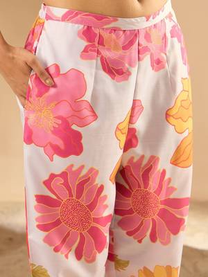 Women Floral Printed Regular Kurta with Trousers 4