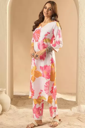 Women Floral Printed Regular Kurta with Trousers
