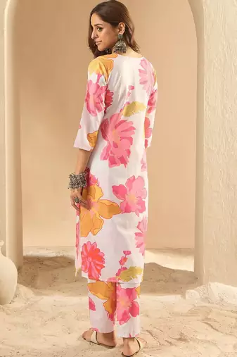 Women Floral Printed Regular Kurta with Trousers