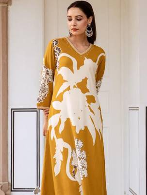 Floral Printed V-Neck A-Line Kurta With Salwar 1