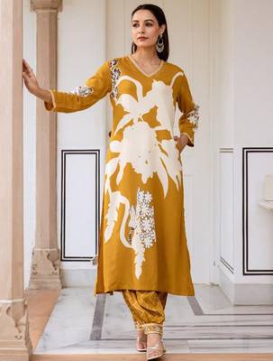 Floral Printed V-Neck A-Line Kurta With Salwar 2