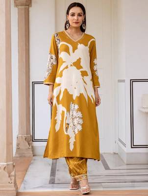 Floral Printed V-Neck A-Line Kurta With Salwar 5
