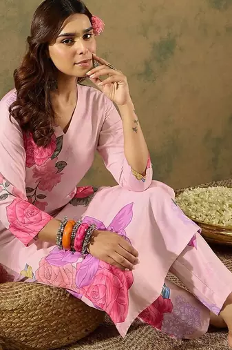 Floral Printed V-Neck Straight Kurta with Trousers