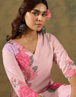 Floral Printed V-Neck Straight Kurta with Trousers 3
