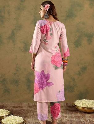 Floral Printed V-Neck Straight Kurta with Trousers 6