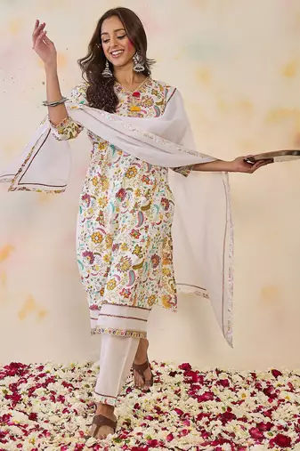 Women Floral Printed Thread Work Pure Cotton Kurta with Trousers & With Dupatta