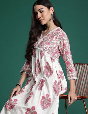 Women Floral Printed Empire Pure Cotton Kurta with Trousers 1