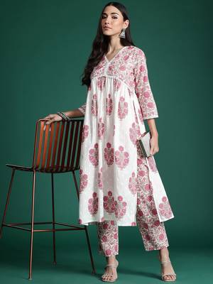 Women Floral Printed Empire Pure Cotton Kurta with Trousers 4