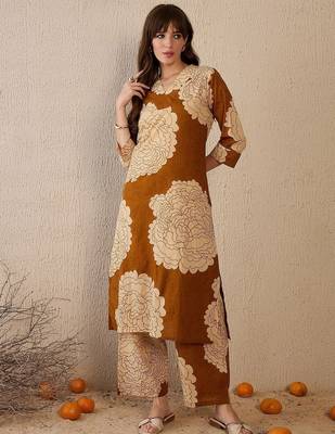 Women Floral Printed Regular Pure Cotton Kurta with Trousers 1