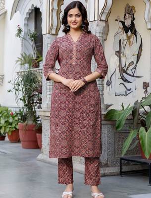Women Printed Regular Pure Cotton Kurta with Trousers 5