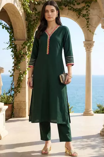 Women Regular Thread Work Liva Kurta with Trousers