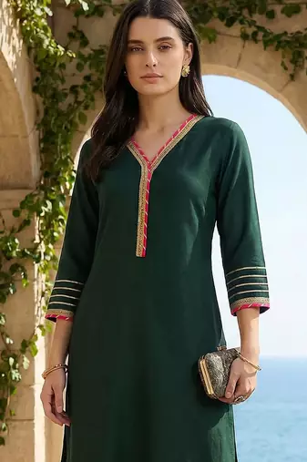 Women Regular Thread Work Liva Kurta with Trousers