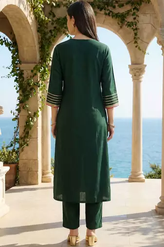 Women Regular Thread Work Liva Kurta with Trousers
