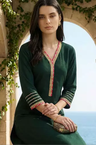 Women Regular Thread Work Liva Kurta with Trousers