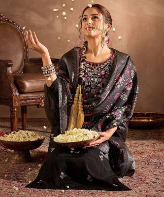 Floral Embroidered Thread Work Straight Kurta With Trousers And Dupatta 1