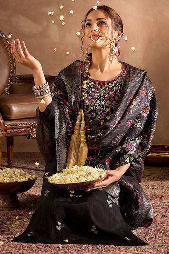 Floral Embroidered Thread Work Straight Kurta With Trousers And Dupatta