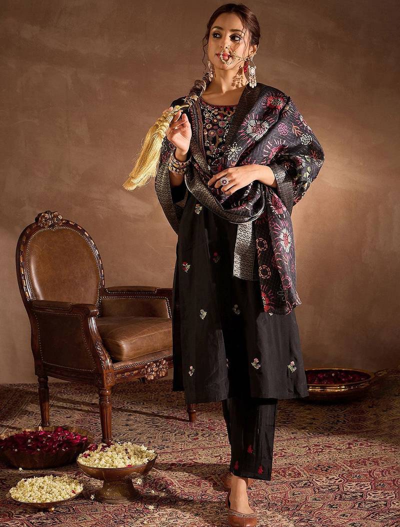 Floral Embroidered Thread Work Straight Kurta With Trousers And Dupatta