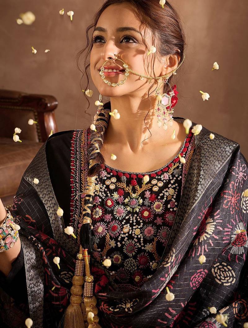 Floral Embroidered Thread Work Straight Kurta With Trousers And Dupatta