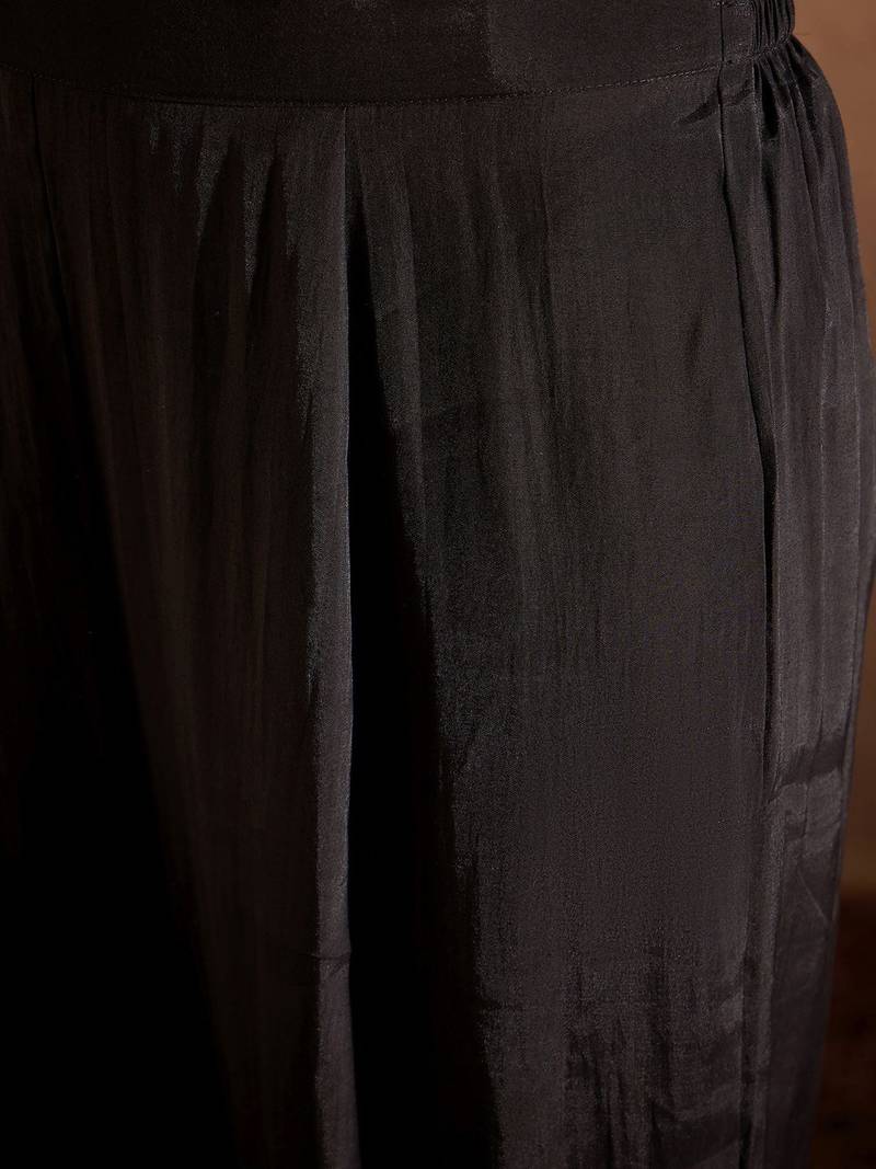 Floral Embroidered Thread Work Straight Kurta With Trousers And Dupatta