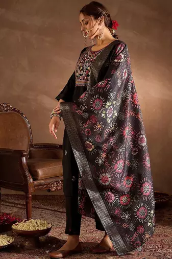 Floral Embroidered Thread Work Straight Kurta With Trousers And Dupatta
