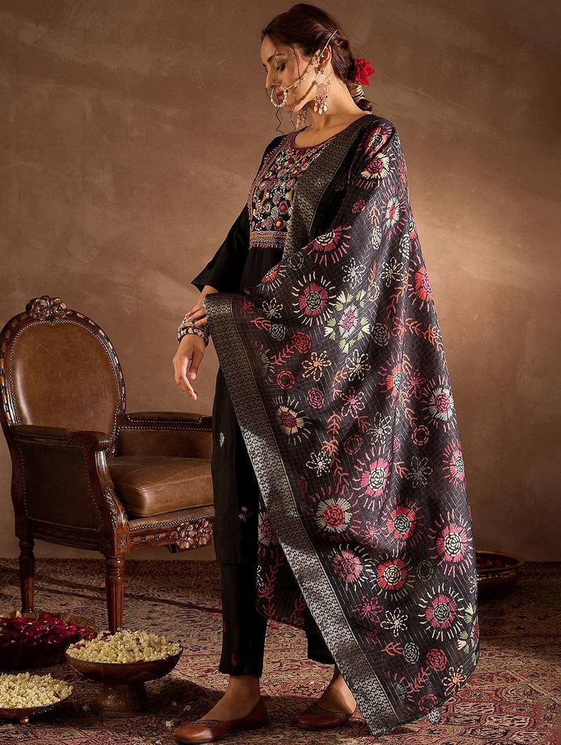 Floral Embroidered Thread Work Straight Kurta With Trousers And Dupatta
