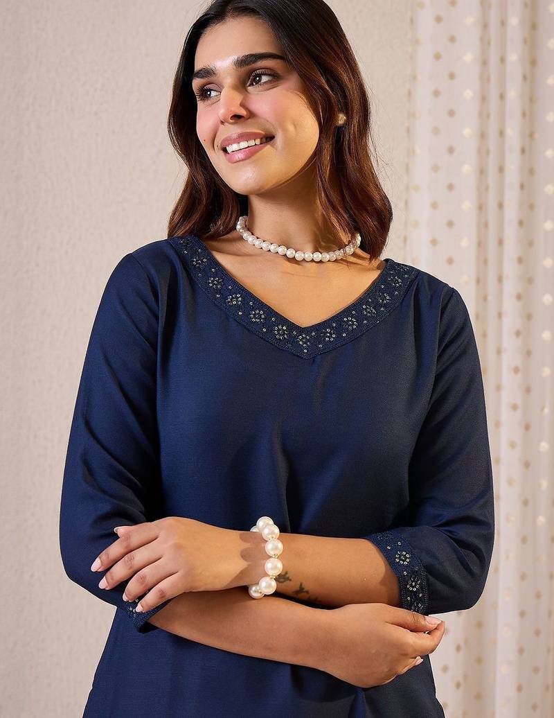Floral Yoke Design V-Neck Sequinned Straight Kurta & Trousers