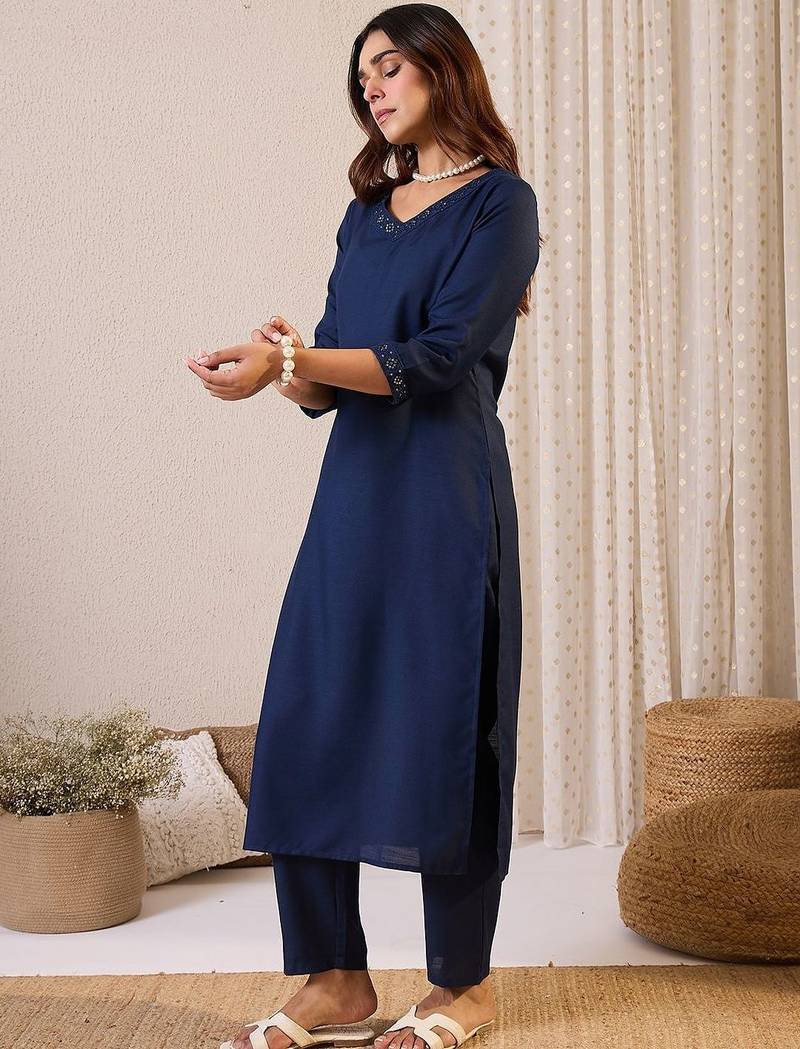 Floral Yoke Design V-Neck Sequinned Straight Kurta & Trousers