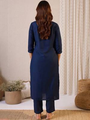Floral Yoke Design V-Neck Sequinned Straight Kurta & Trousers 4