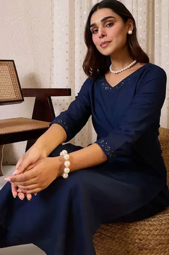 Floral Yoke Design V-Neck Sequinned Straight Kurta & Trousers