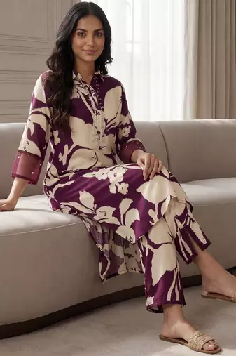 Women Floral Printed Regular Kurta with Trousers