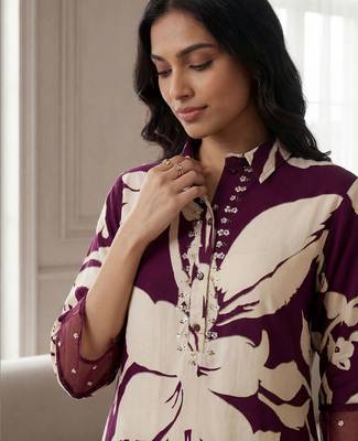 Women Floral Printed Regular Kurta with Trousers 2